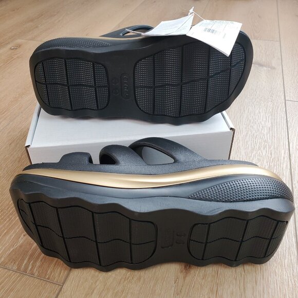 🤩😎CROCS Black and Gold Women's Sandals black 😎🤩 - Picture 5 of 5